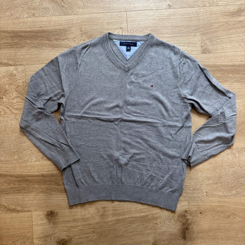 Tommy Hilfiger Men V‑Neck Sweater — Light Brown